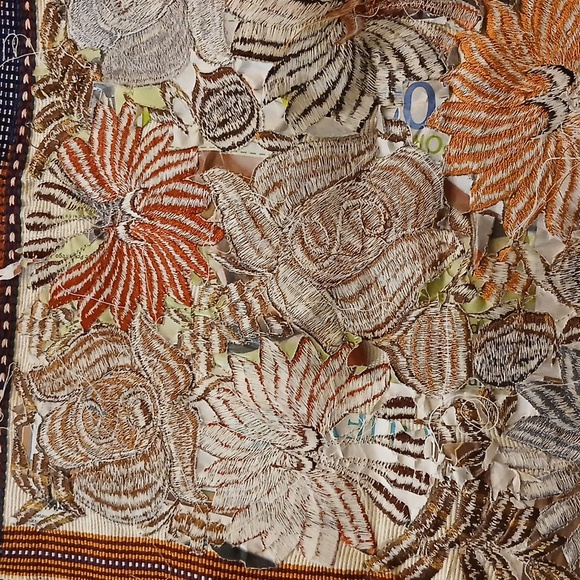 Vintage Embroidered Table Runner - Picture 10 of 10